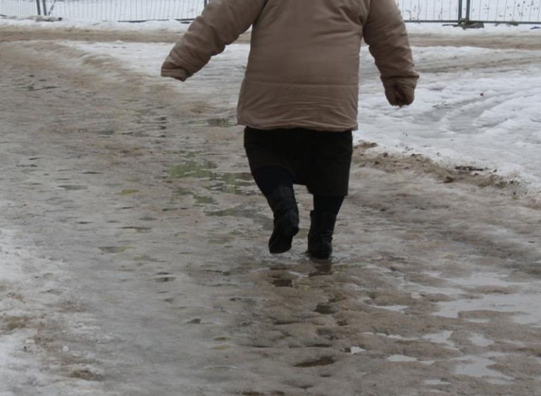Śliskie chodniki, połamane kości
