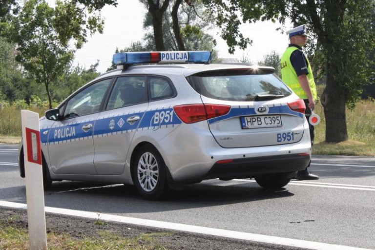 Wyprzedzała i spowodowała wypadek