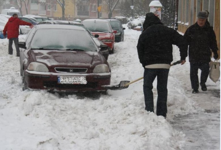 I kierowcy, i drogowcy walczą z żywiołem