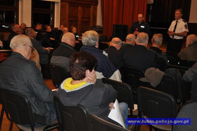 Policyjna debata z działkowcami