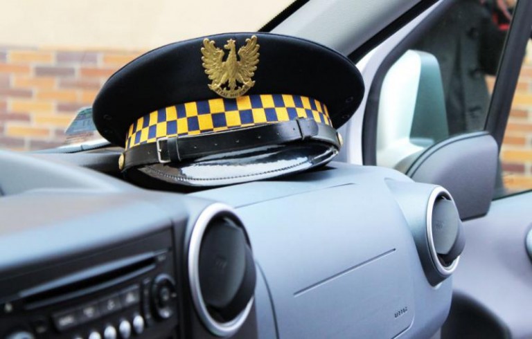 Pijany wpadł przez brak świateł i brawurę