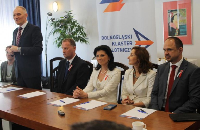 Klaster lotniczy, nowe fabryki i miejsca pracy