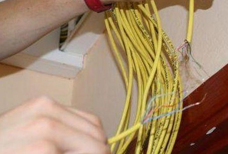 Wpadli pod skupem złomu