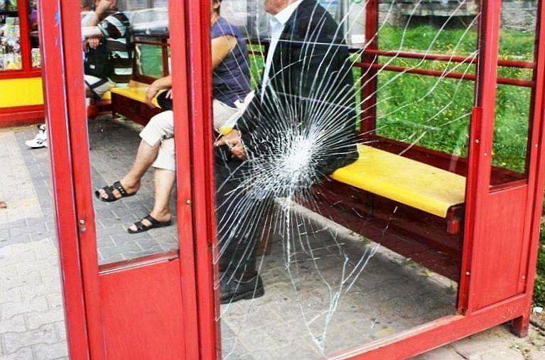 Skopał przystanek, stanie przed sądem