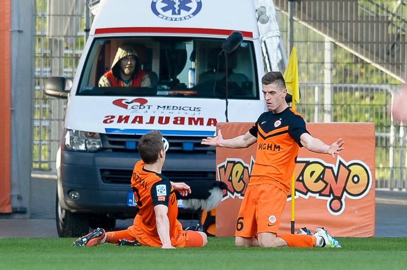 Legia na kolanach w Lubinie