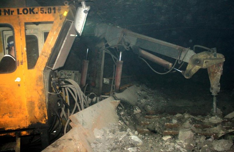 Skały przysypały górnika