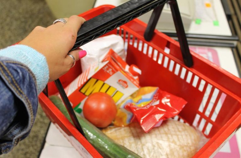 Potrzebne jedzenie, ubrania i opał na zimę