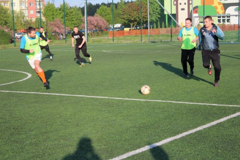 Byki ograły FC Tropics