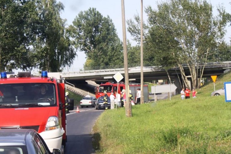 Czołowe zderzenie – motor kontra samochód