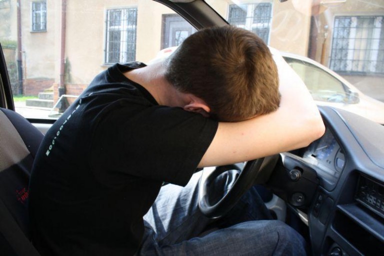 Piją, jadą i wiozą śmierć