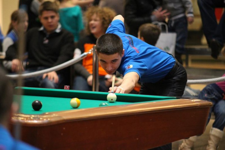 Faworyci pokonali beniaminka