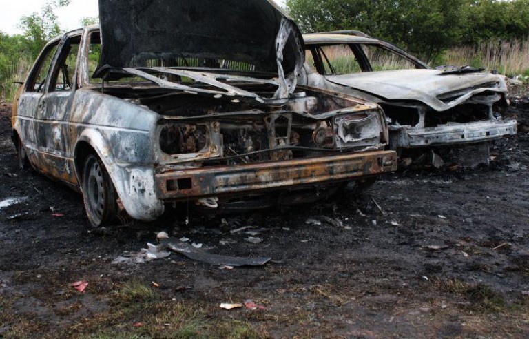 Okradli a potem podpalili