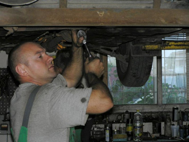 Szukają mechaników i elektryków