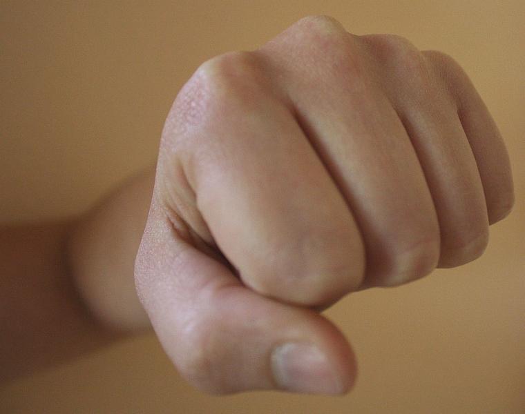 Pobili i okradli 14-latka