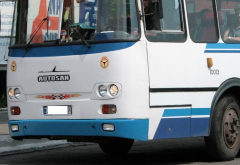 Strzały i wybuchy w autobusie