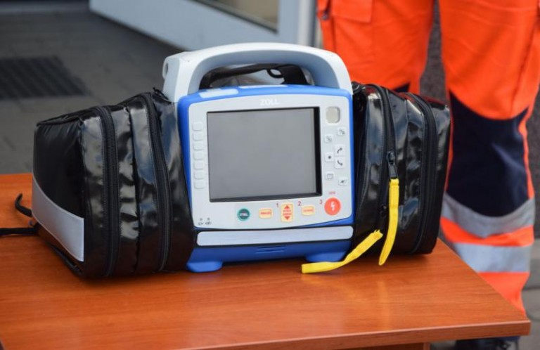 Nowoczesny defibrylator dla pogotowia