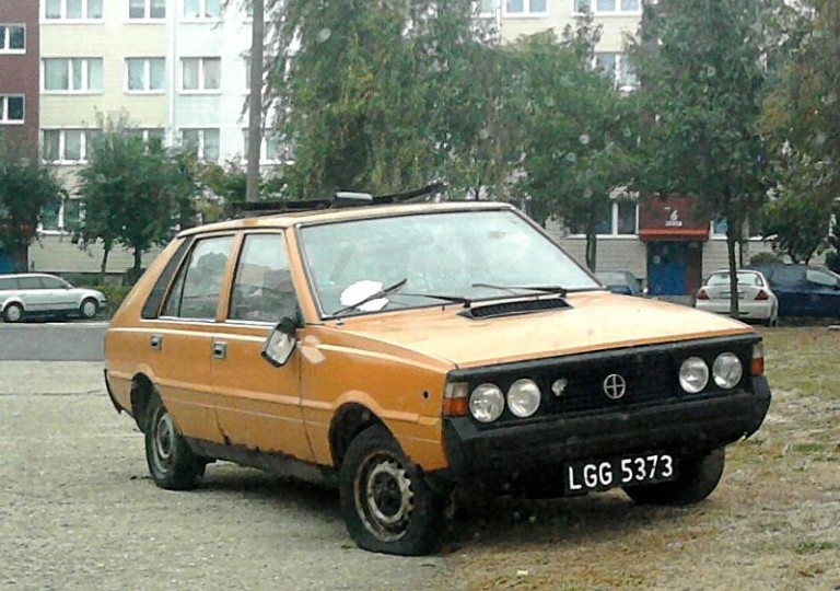 Zaparkował grata, szuka go straż