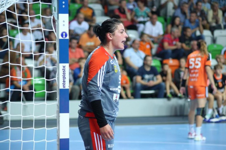 Szczypiornistki w pucharowym meczu