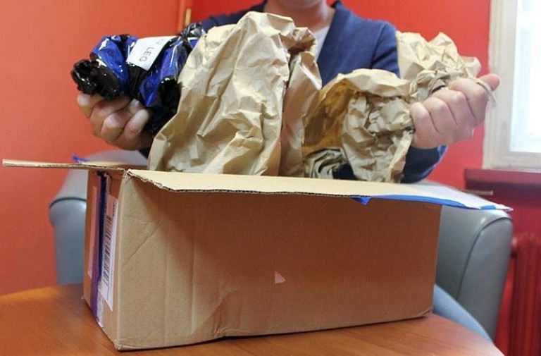 Oszukują, wabiąc prezentami