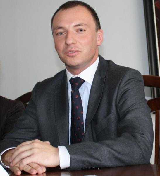 Urzędnicy pod kontrolą