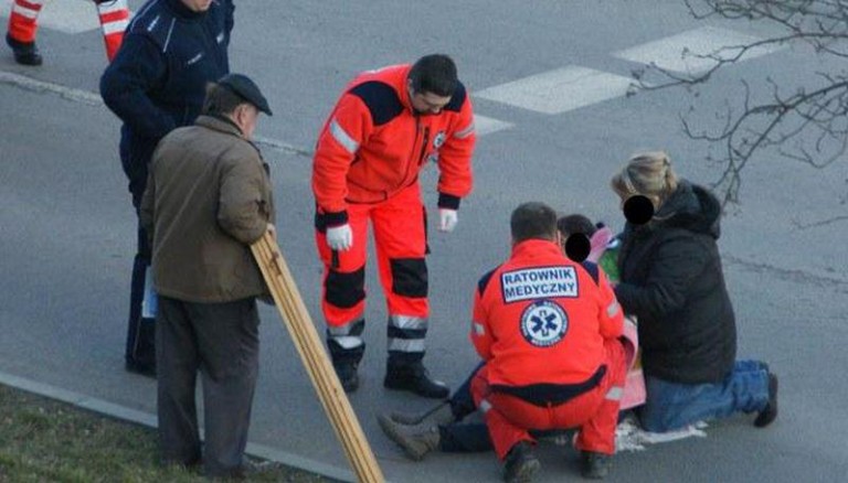 Potrąciła na pasach
