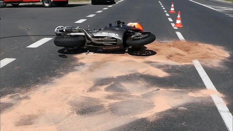 Motocykl zderzył się osobówką