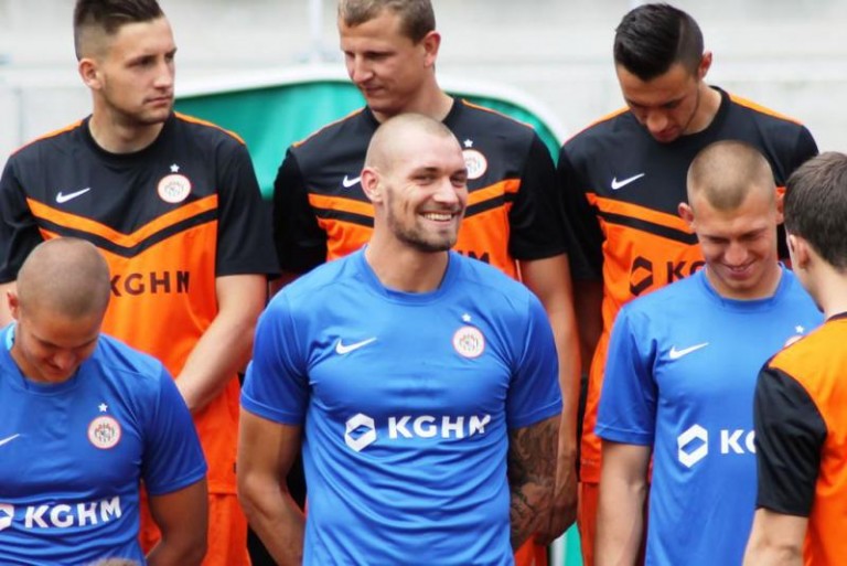 Piłkarze sprzedają bilety na derby