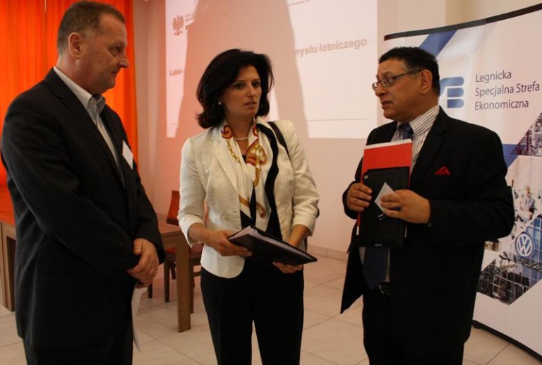 Lotnictwo, nowa fabryka i miejsca pracy