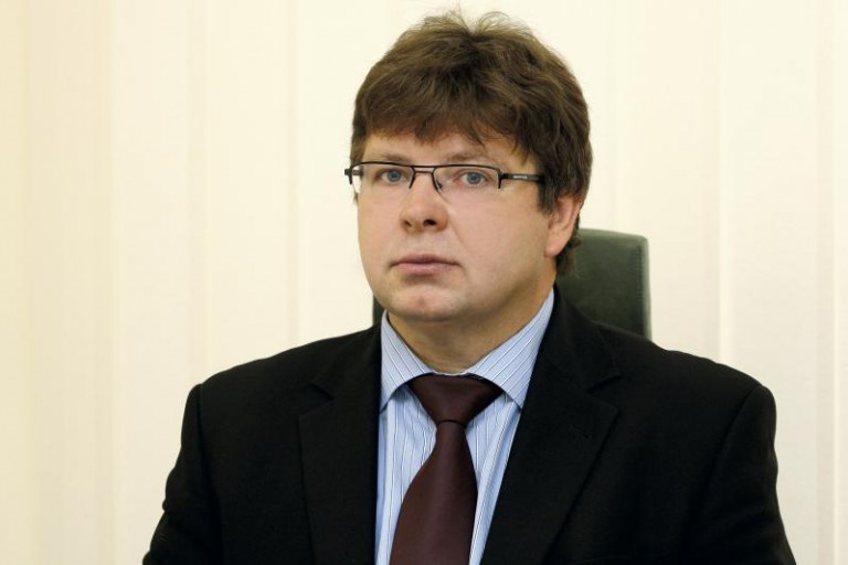 Awanse inżyniera i pań prokurator