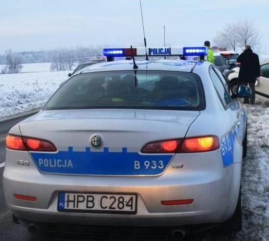 Wpadł w poślizg i potrącił dwie osoby