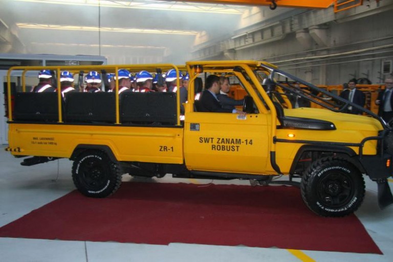 On będzie woził górników