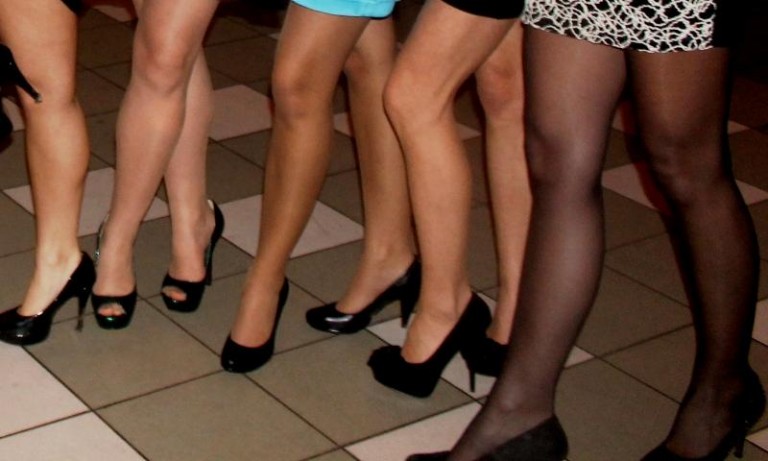 Potrzebni: hostessy i kierowcy