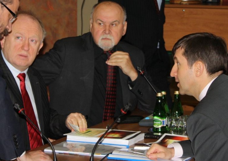 Na parkiecie niczym ubodzy krewni