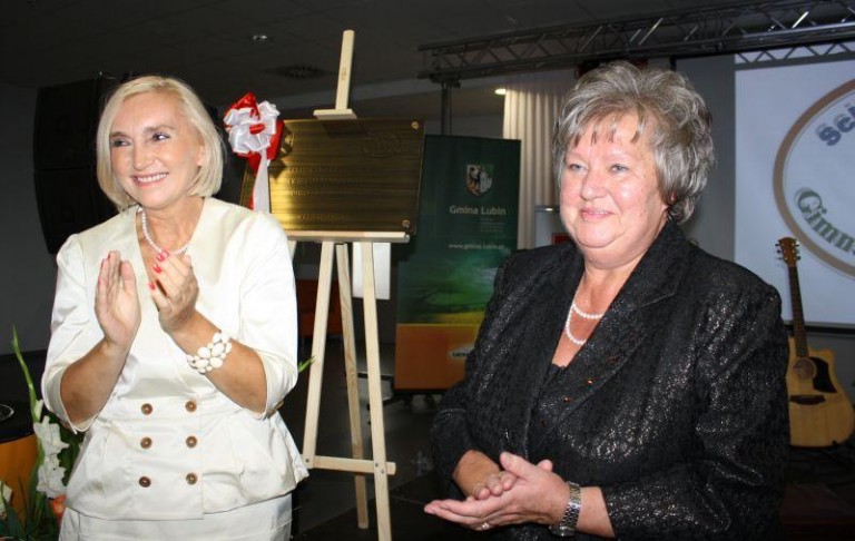 Otworzyli gimnazjum na stadionie