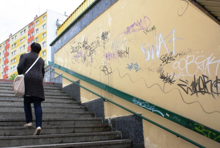 Bohomazy szpecą tunel