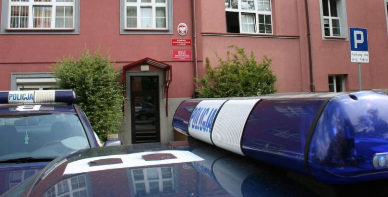 Pijany parkował pod komendą