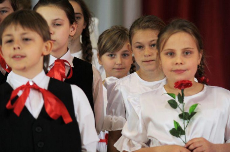 Uczniowie pod skrzydłami orła