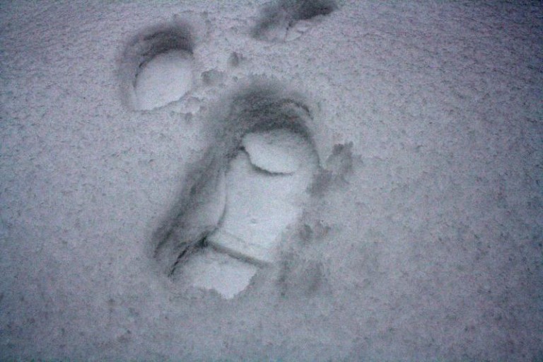 Zdradziły ich ślady na śniegu