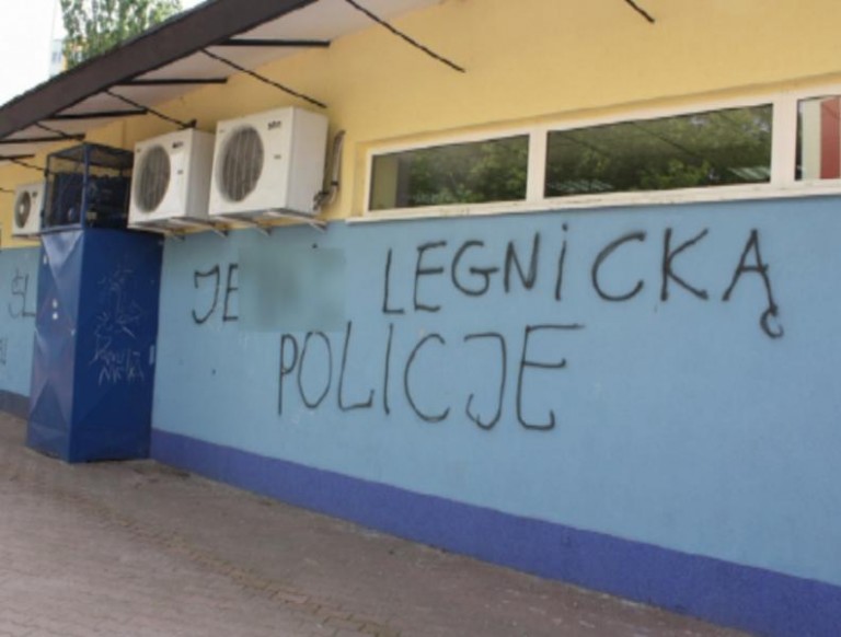 Nie dość, że głupie, to jeszcze wulgarne