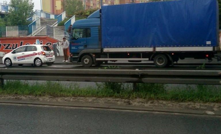 Elka kontra ciężarówka