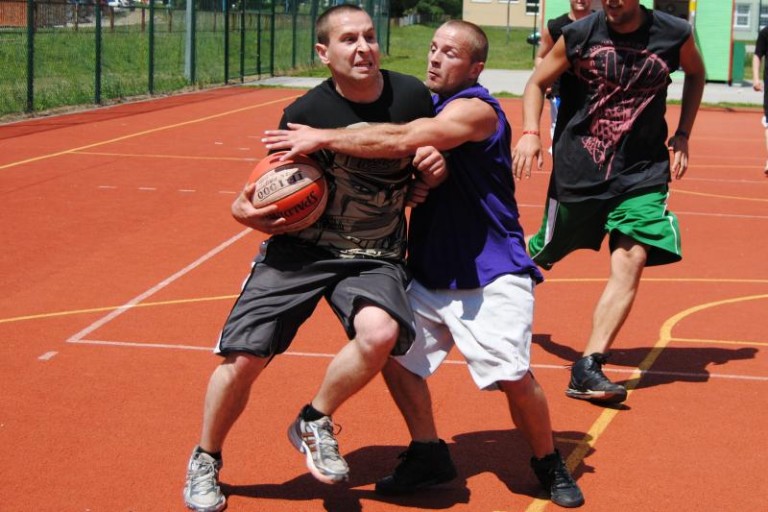 Coraz więcej koszykarzy