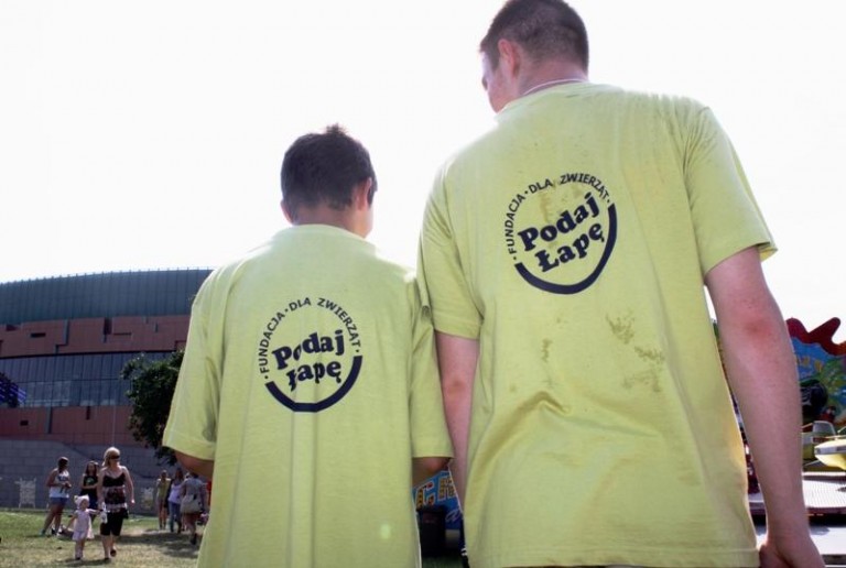 Żółci wolontariusze