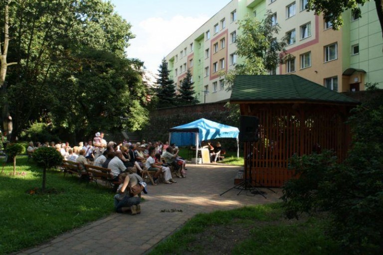 Swing pod chmurką