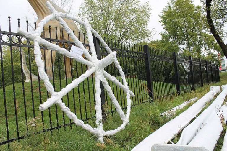 Budują na pechowym rondzie