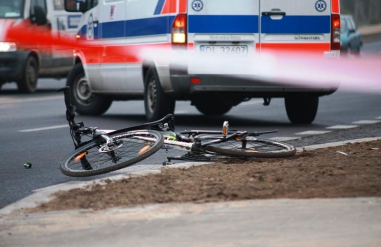 Audi uderzyło w rowerzystę