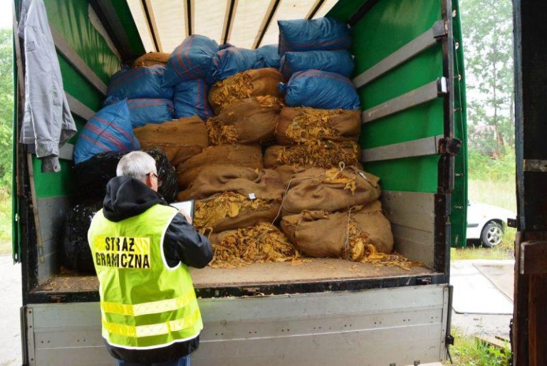 Nielegalny biznes w hurtowni