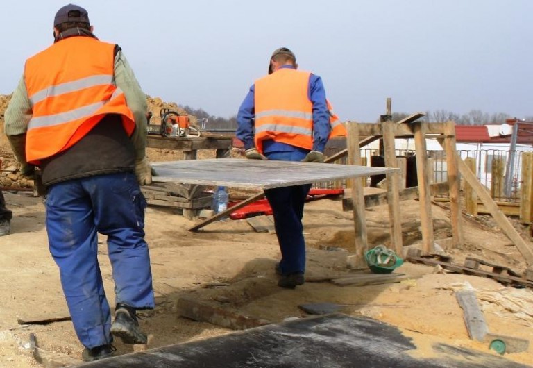 Praca na budowie i w reklamie