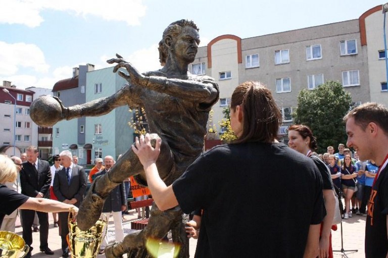 Rzeźba będzie miała kobiecą twarz