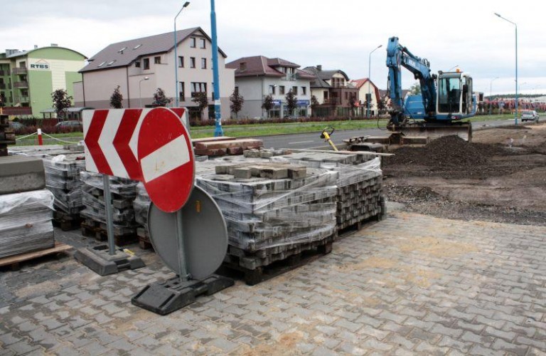 Parkingi, drogi i chodniki na Sportowej