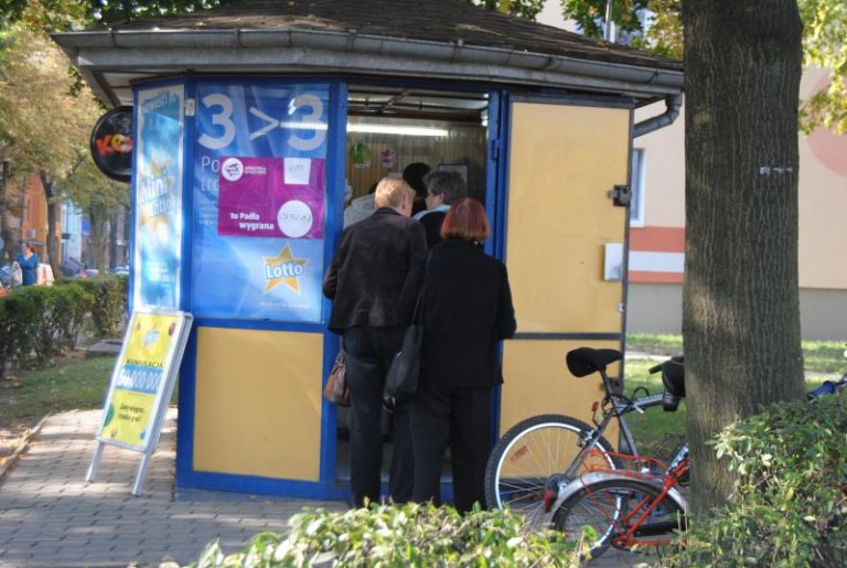 Wielka kumulacja, kolejki w kolekturach